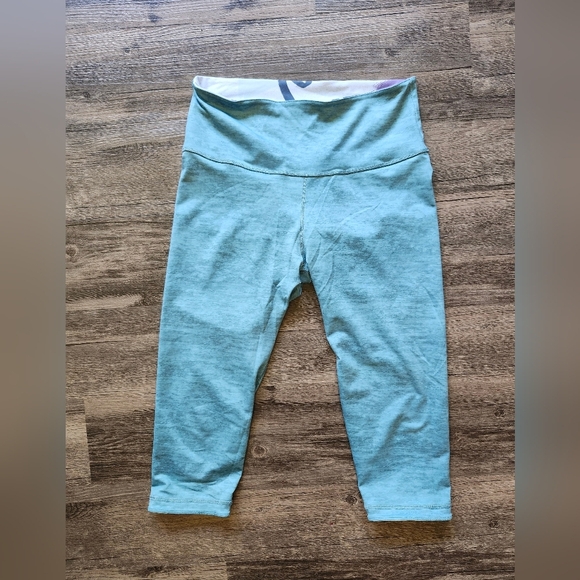 WITH Reversible Athletic Cropped Leggings - Picture 1 of 6